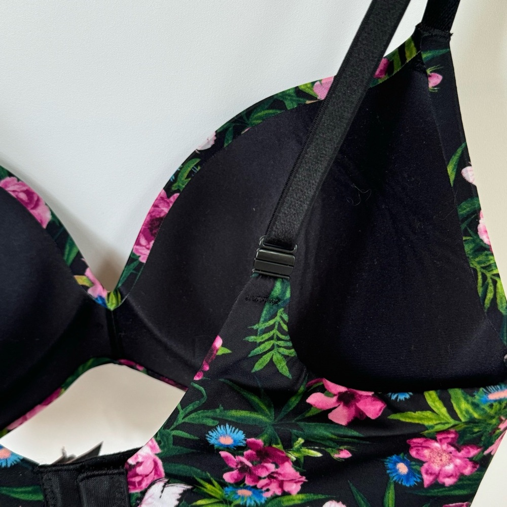Victoria’s Secret Bra - Picture 3 of 7